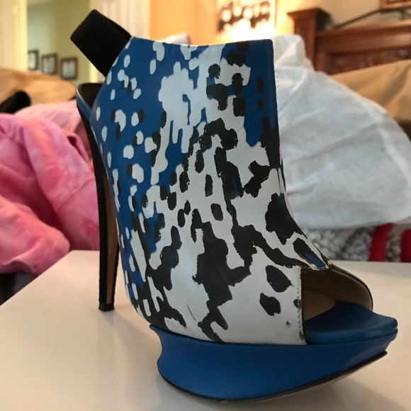 Shoes - Picture 1 of 3